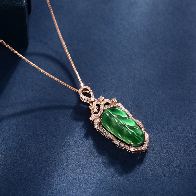 Jadeite Necklace With Gold Inlaid Branches And Jade Leaves – Bild 4