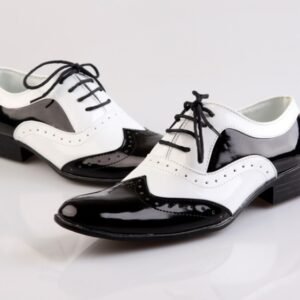 Black-and-white fashionable men's shoes
