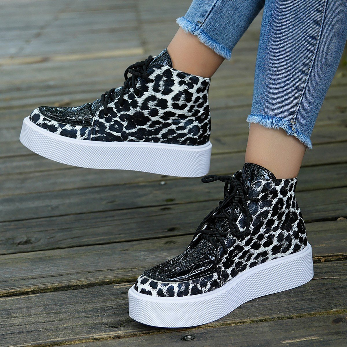 Autumn New High-top Leopard Print Flat-heeled Platform Lace Color Block Casual Women's Shoes – Bild 3