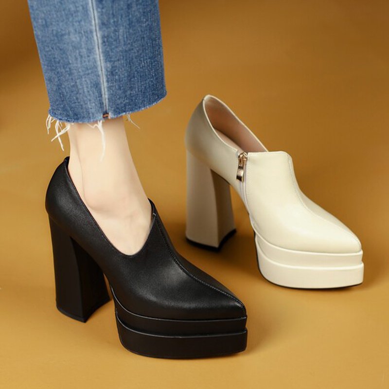 Women With Pointed Deep Cut High Heels – Bild 3