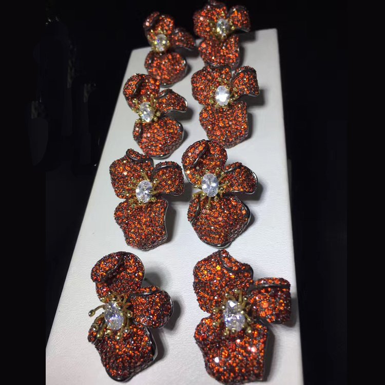 Simple Rose Sterling Silver And Black Gold Plated Earrings – Bild 4