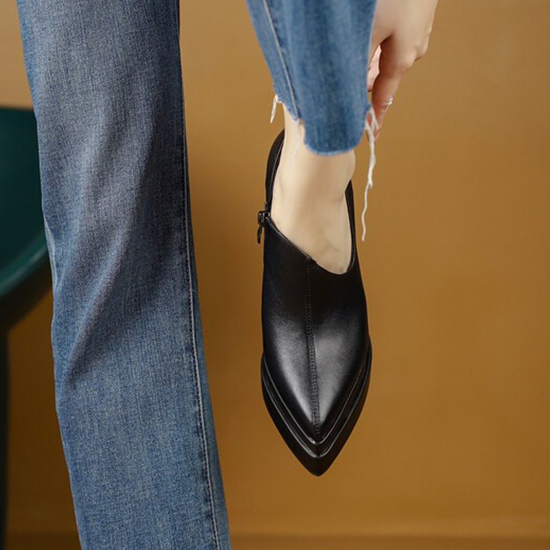 Women With Pointed Deep Cut High Heels – Bild 4