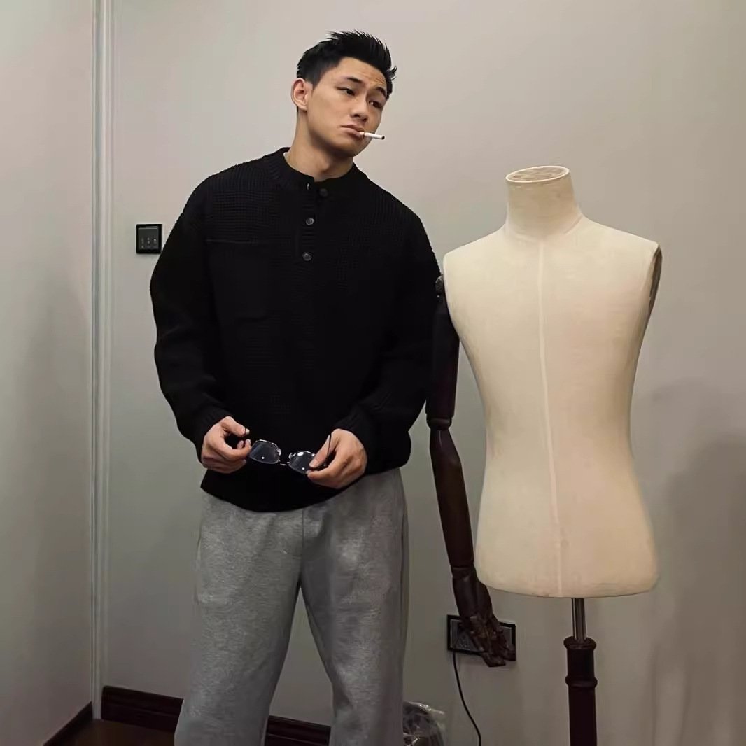 Henry Collar Round Neck Old Money Style Sweater For Men – Bild 3