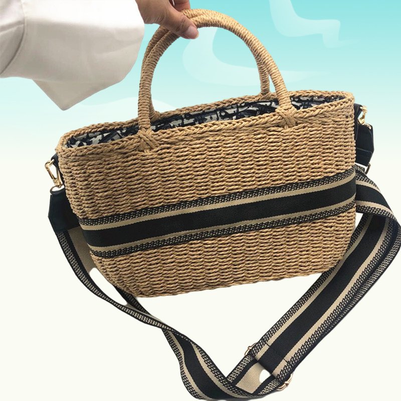 Handheld Straw Bag With Round Barrel Weaving